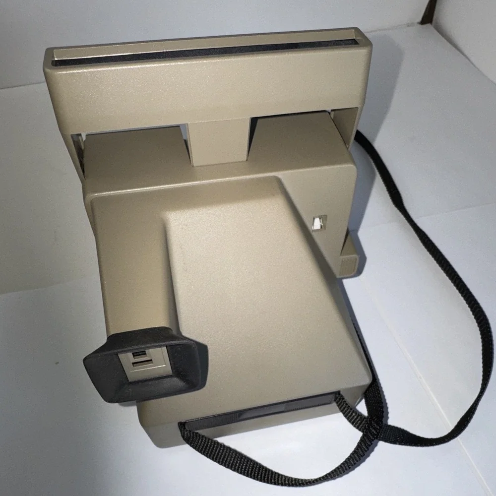 Polaroid Amigo 620 Vintage Instant 600 Land Camera, Beige